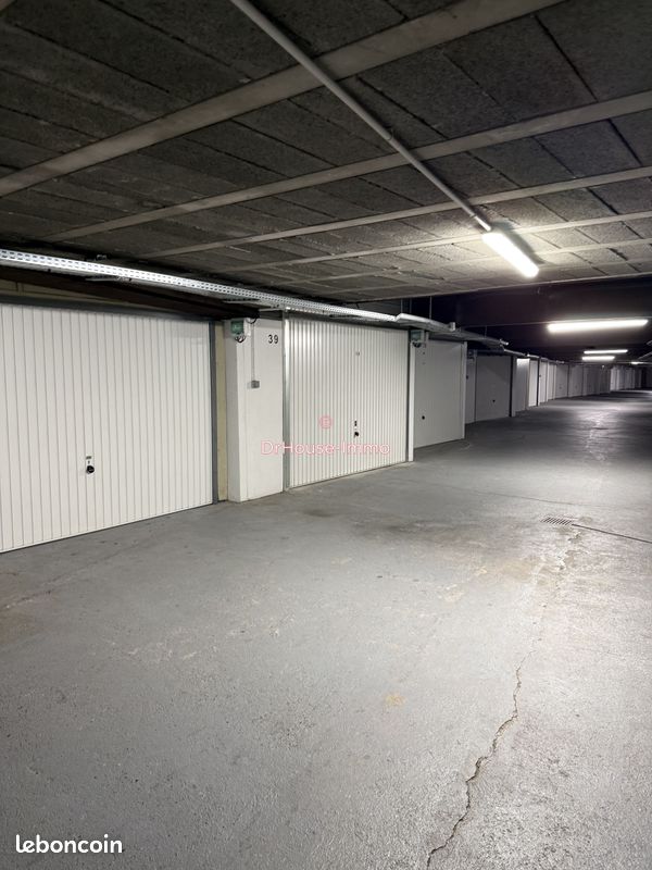Parking 330 m² · à Puteaux · 330 m² · 275 000 €