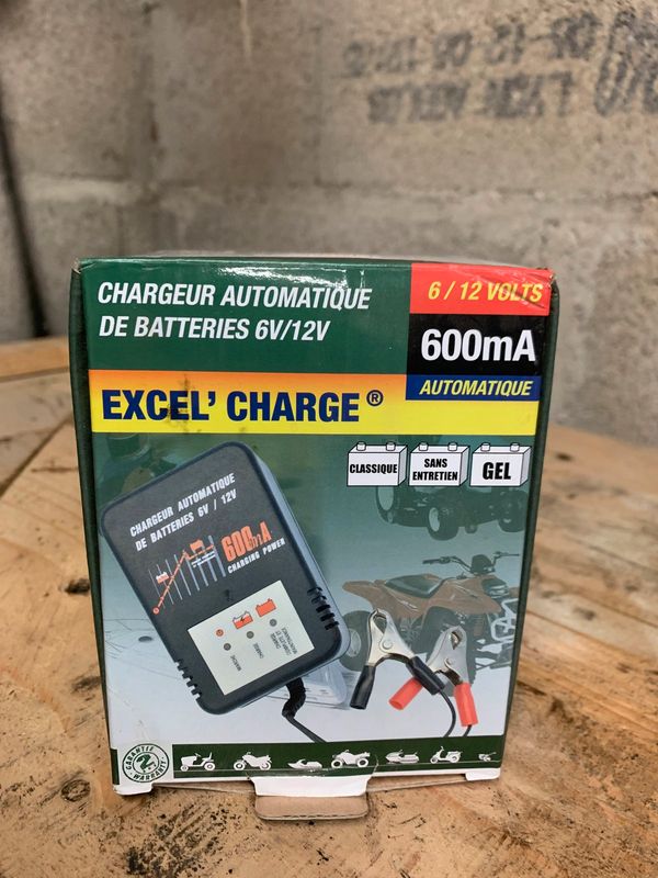 Chargeur automatique 6V/12V - 600mA XL600 - Batteries Moto