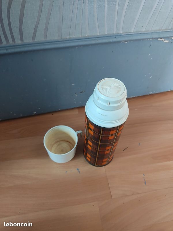 Bouteille isotherme vintage de la marque Thermos (image 2)