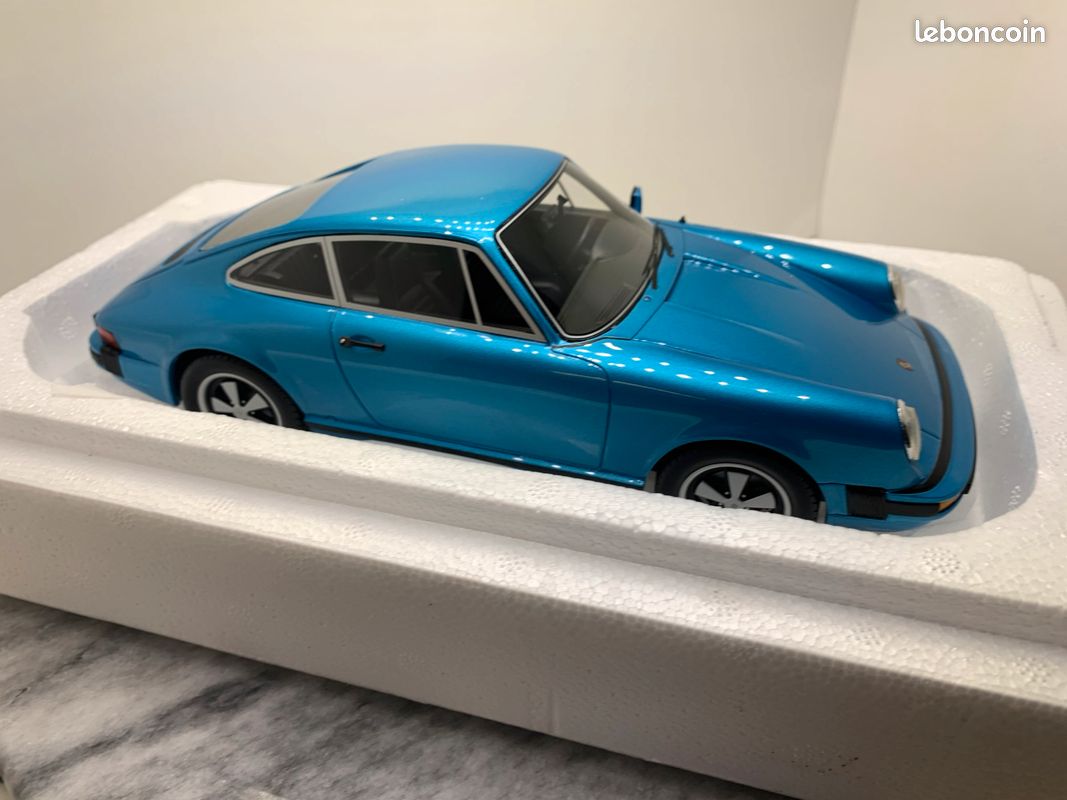 Porsche 911 Coupé bleue Schuco 1/18 (image 6)