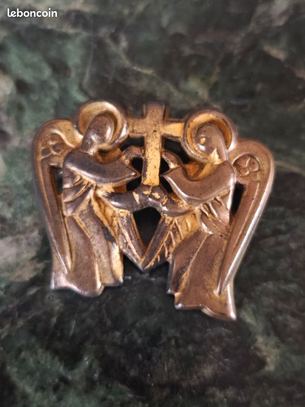 Ancienne broche signé  ARTHUS BERTRAND  en bon état, original, rare
