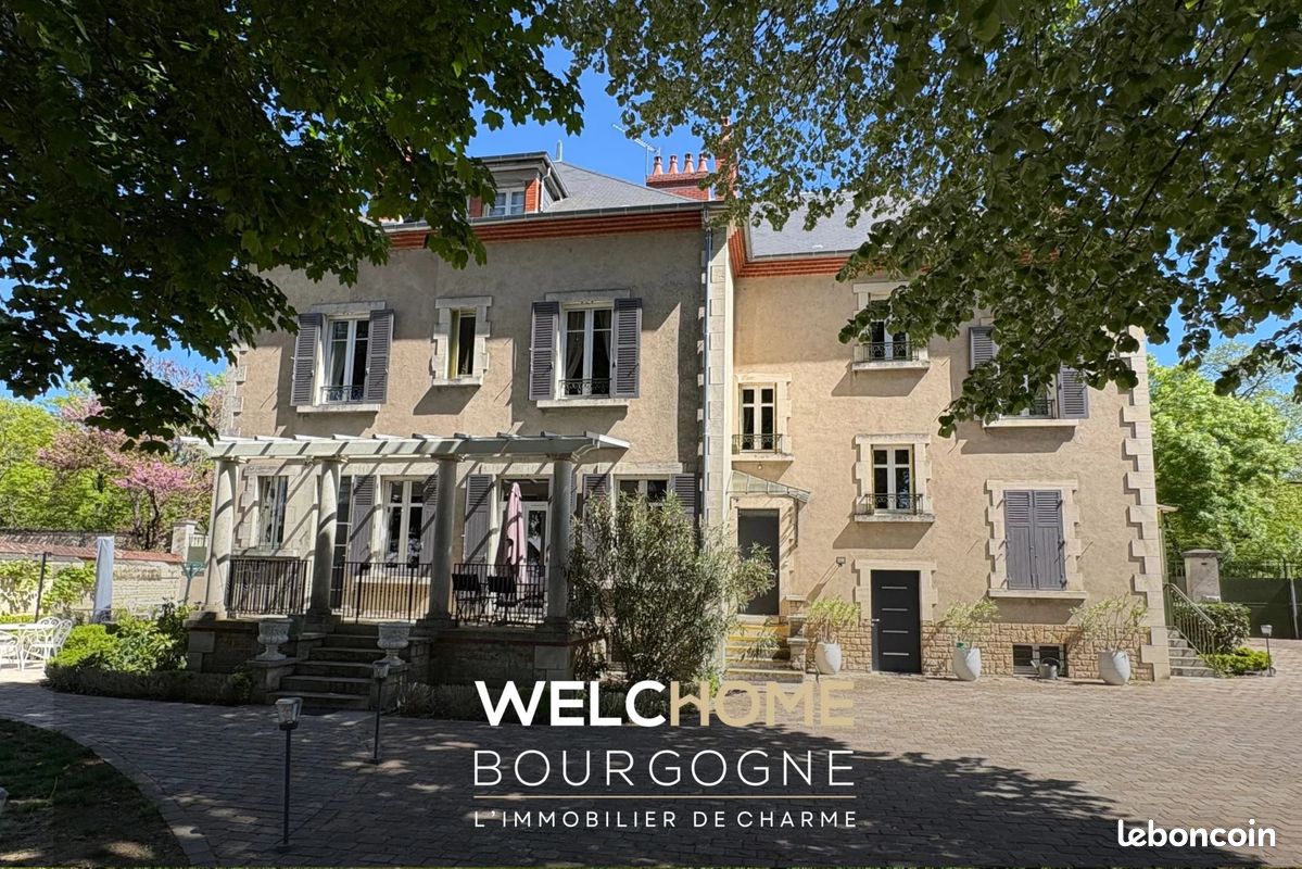 Maison 12 pièces 456 m² · à Nevers · 456 m² · 866 000 €