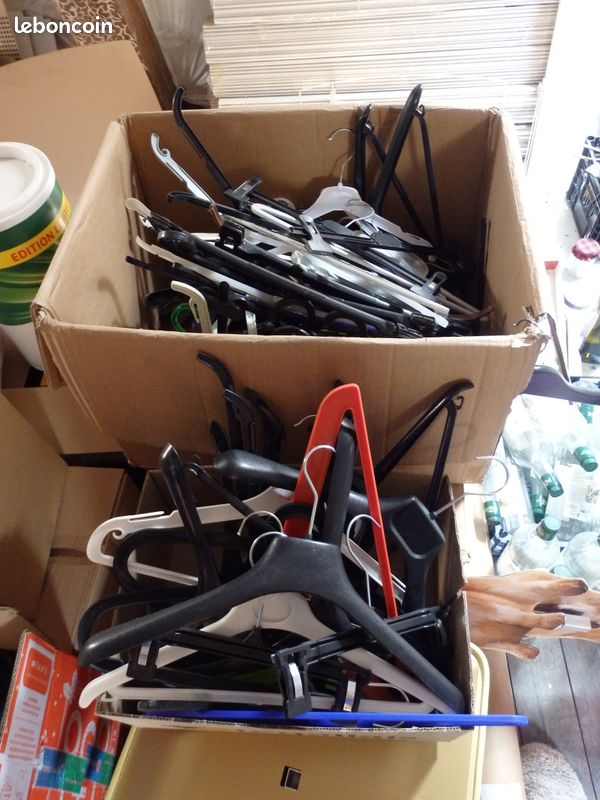 Cintres en vrac (2 euros le lot de 10) (image 3)