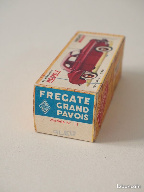 Norev Ancien 1/43 – Renault Frégate Jaune Fluo – Modèle Plastique Brillant – Occasion