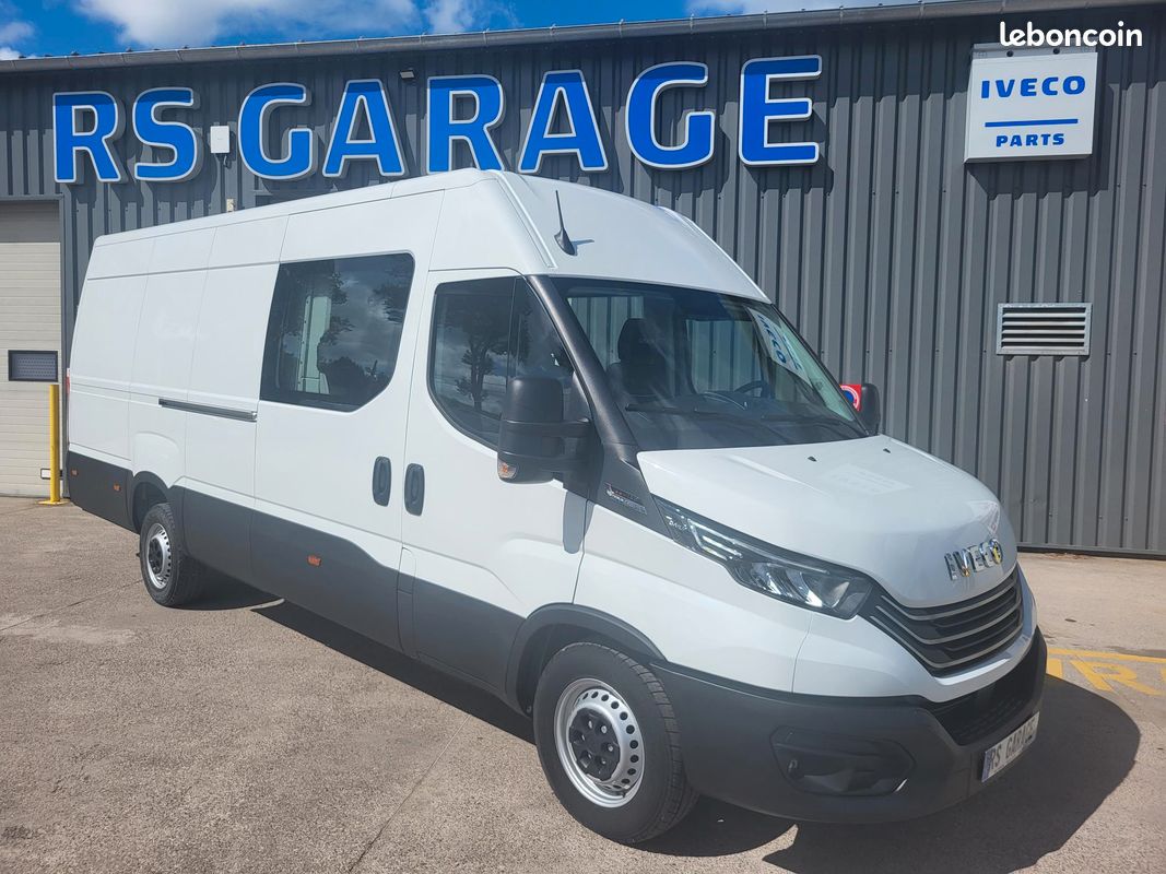IVECO DAILY 35S18 HA8 V16 FOURGON PACK ÉVOLUTION CABINE APPROFONDIE FIXE 07 PLACES NEUF avec ATTELAGE + CAMÉRA + PROJECTEURS FULL LED / MOTEUR 3 LITRES / SANS CONTRAINTES GSR2 ( Prix Vente 49 990 HT ) (image 1)