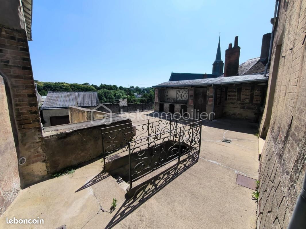 Maison 5 pièces 159 m² · à Château-Renault · 159 m² · 125 000 €