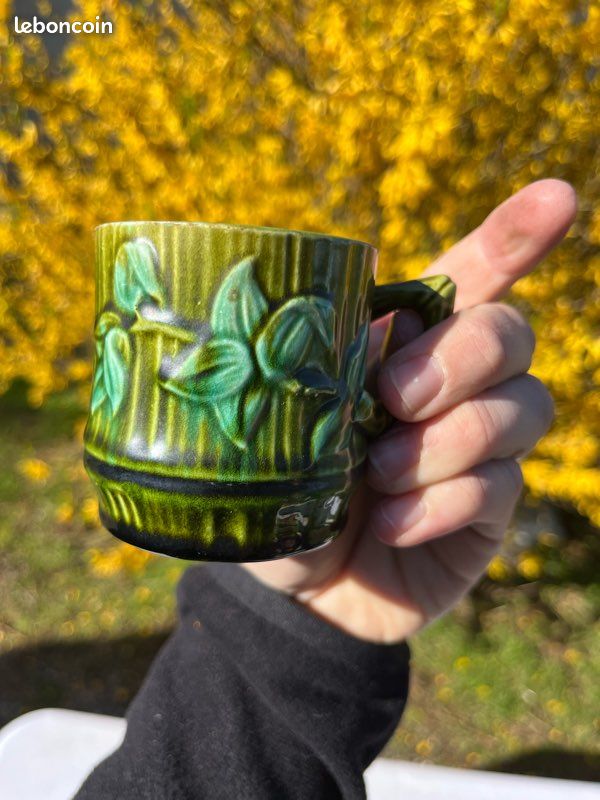 Lot de 6 tasses / mugs en forme de chope en faïence barbotine à décors raisin vintage - Arts de la table