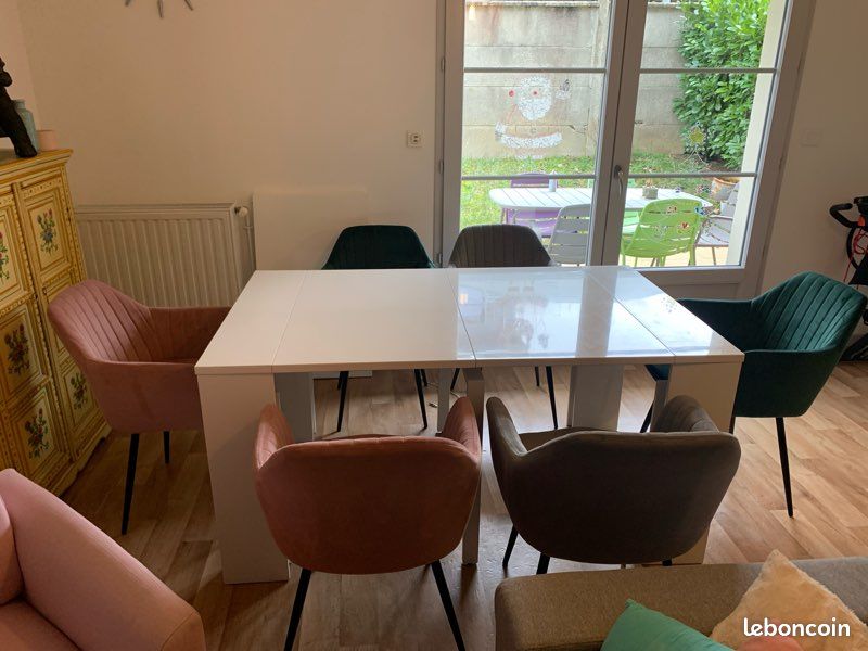 Table (image 1)