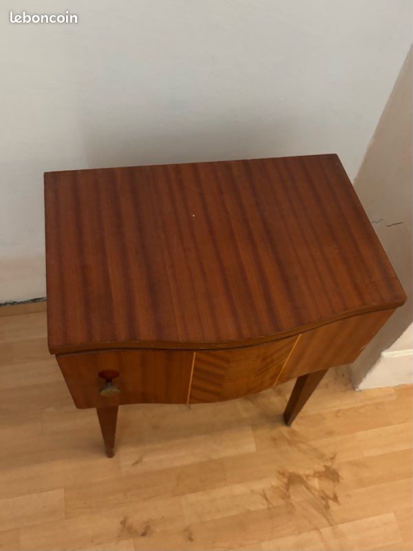 Table de chevet vintage en bois assortie à l'armoire (image 2)