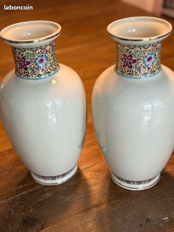 Une paire de vases chinois Kangxi marquée (image 2)