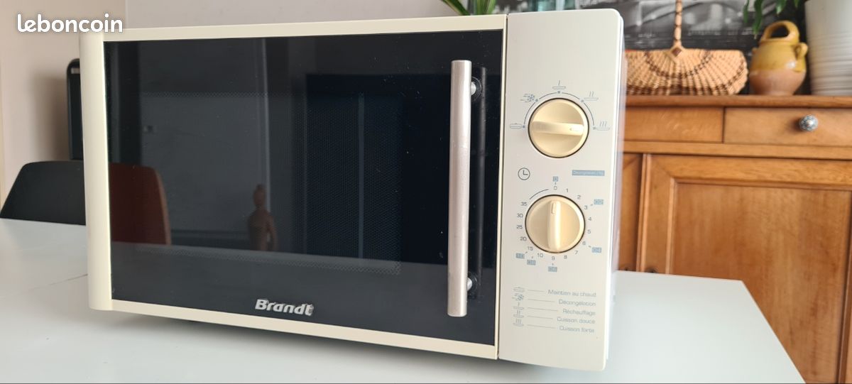 Micro ondes Brandt 900 Watts (image 1)