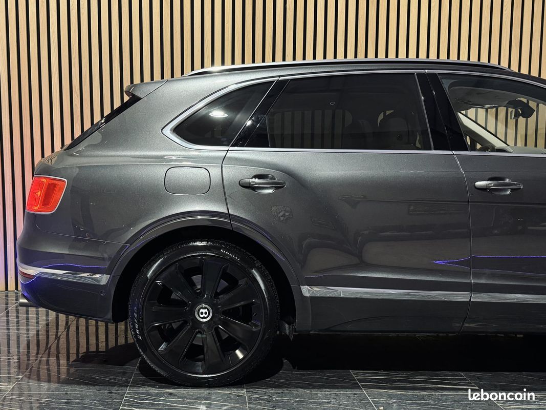 Bentley bentayga 6.0 w12 608 ligne akrapovic etat neuf suivi complet bentley immat france (image 22)