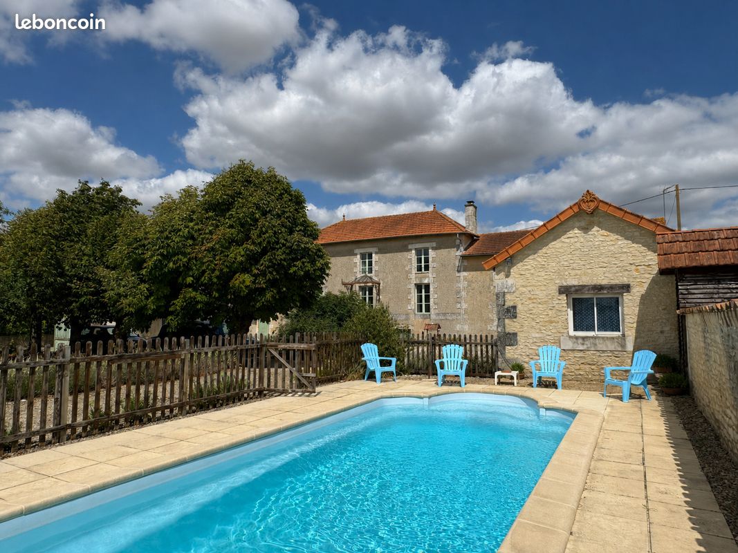 Maison 6 pièces 203 m² · à Saint-Martin-la-Pallu · 203 m² · 368 900 €