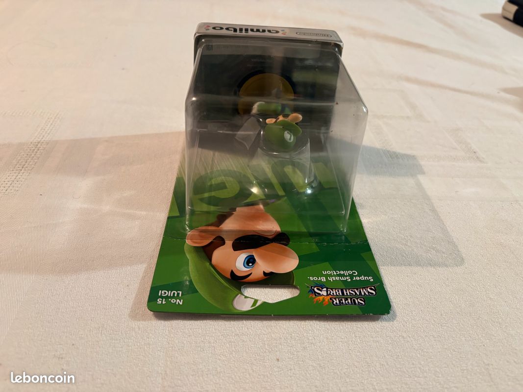 Figurine amiibo de Luigi dans Super Mario 0045496352776