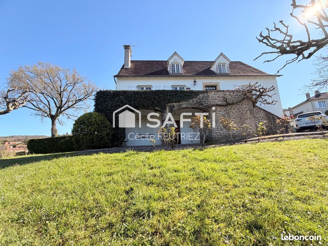 Maison 8 pièces 200 m² · à Saint-Laurent-les-Tours · 200 m² · 245 000 €