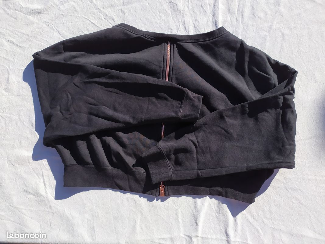 Sweat noir et doré marque NIKE taille M (image 2)