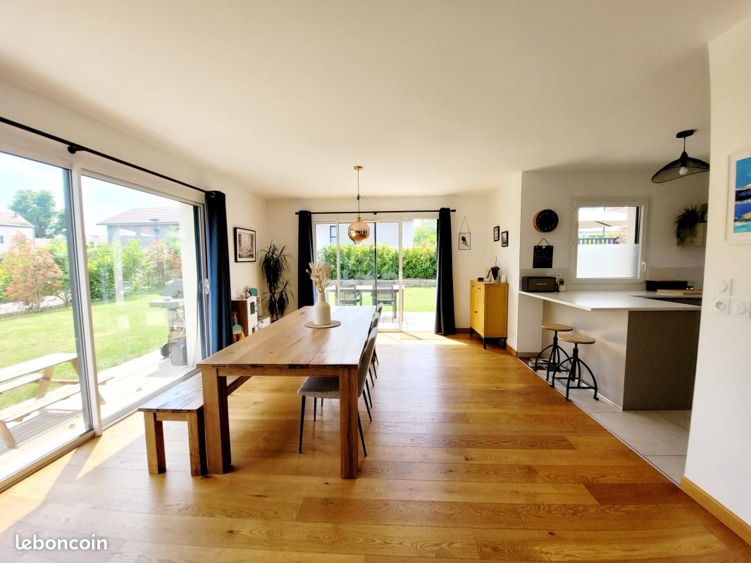 Maison 5 pièces 147 m² · à Sergy · 147 m² · 825 000 €
