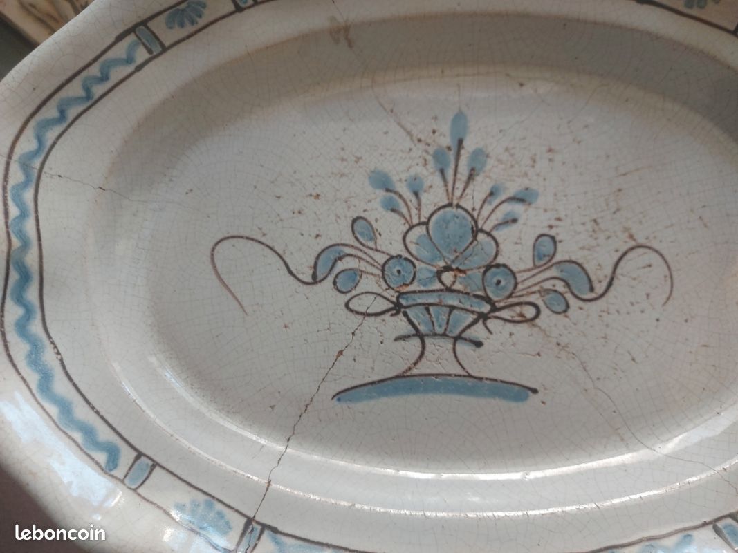 3 plats très anciens en faience dite Cul noir Forges les eaux vendus en l'état (image 3)