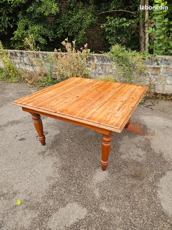 Table en bois carré (image 6)