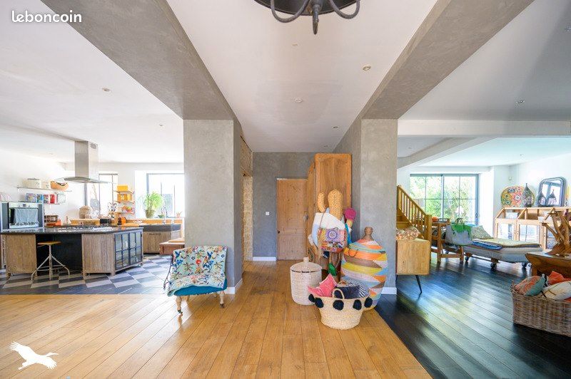 Maison 7 pièces 260 m² · à Sainte-Soulle · 260 m² · 1 021 000 €