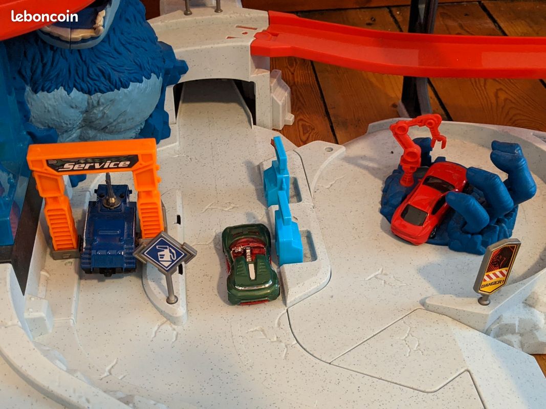 Garage Gorilla rampage (image 3)