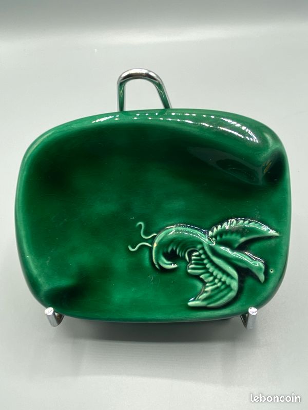 Cendrier de salon Mid Century en céramique vert émeraude – Oiseau en relief – dans le goût de Vallauris (image 1)