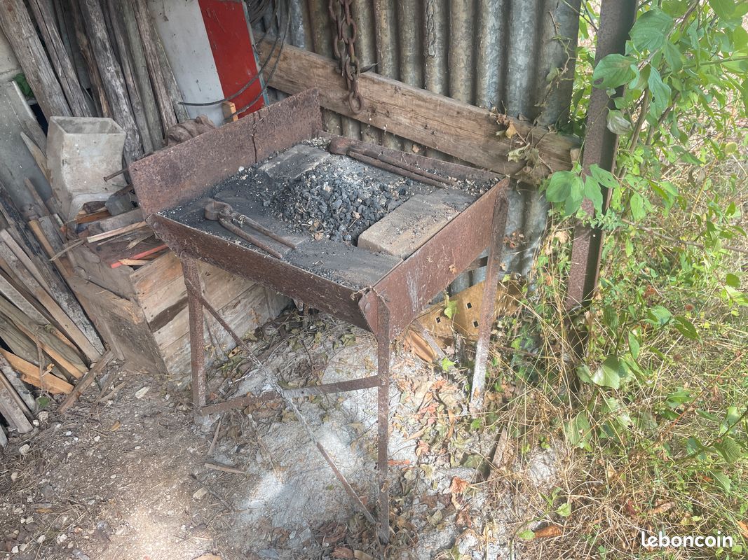 Forge ancienne avec ventilateur (image 1)
