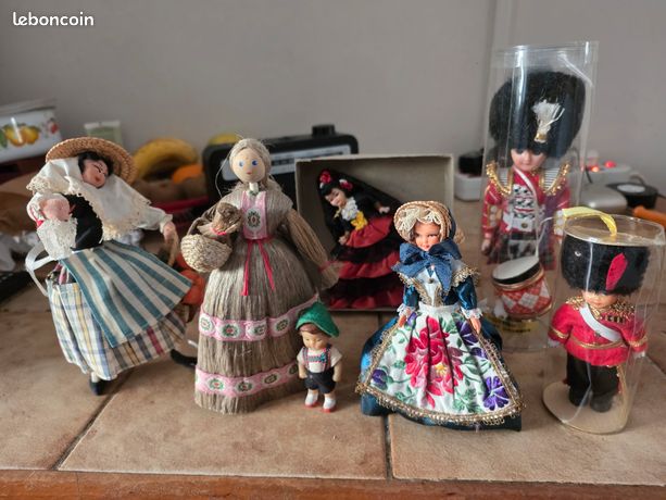 Lot De 30 Poupées Régionales De Collection – Habits Et Coiffes D'origine (occasion)