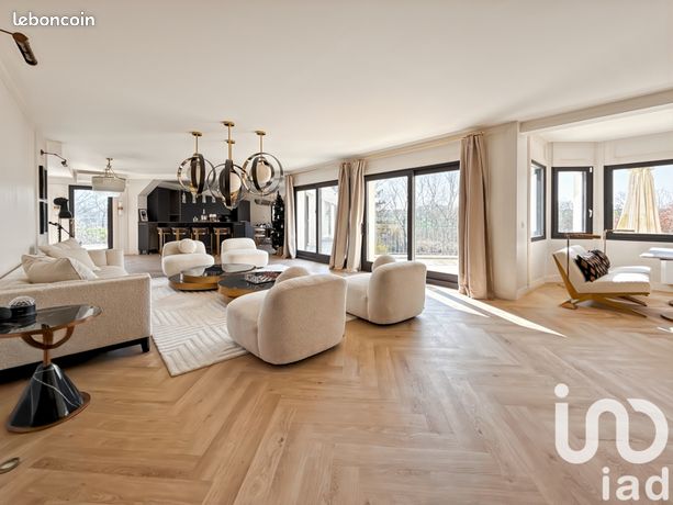 Maison 12 pièces 611 m²