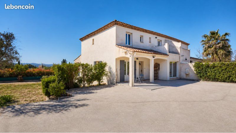 Maison 8 pièces 154 m² · à Aix-en-Provence · 154 m² · 4 020 €/mois