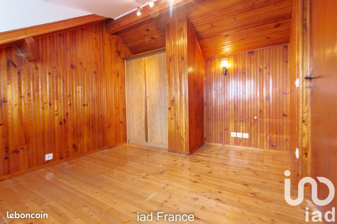 https://img.leboncoin.fr/api/v1/lbcpb1/images/41/db/33/41db331fc1a96c7b6859b8b547287ffb326ef34c.jpg?rule=ad-image
