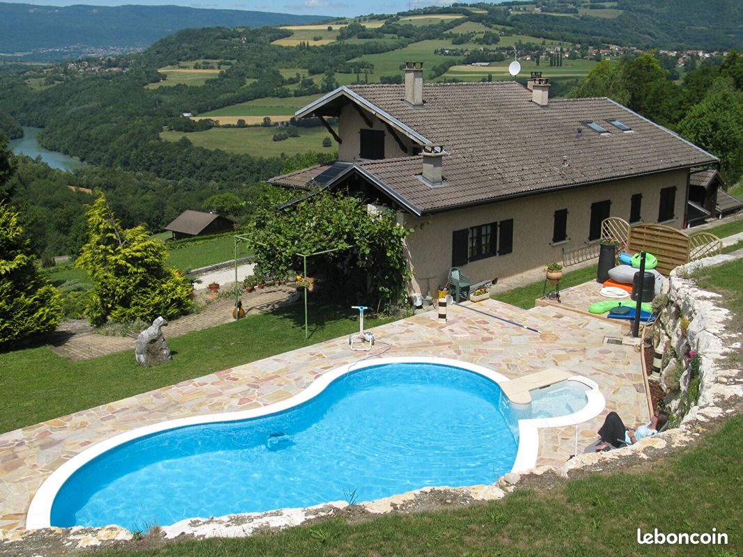 Maison 7 pièces 137 m² · à Clarafond-Arcine · 137 m² · 2 612 €/mois