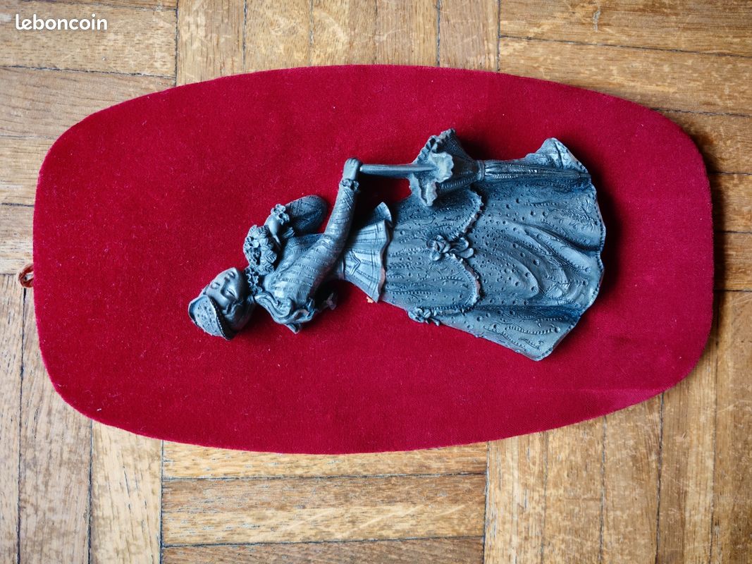 Lot de décoration en étein sur velour rouge ou surface blanche (image 3)