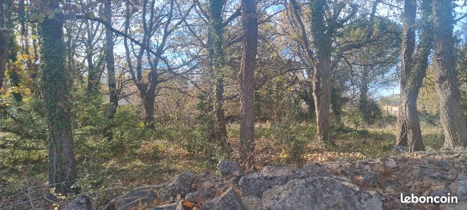 Terrain 1 800 m² Barjac · 110 000 €