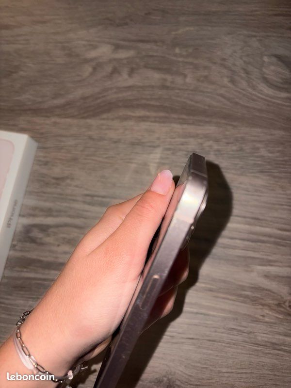 I phone 13 (image 3)