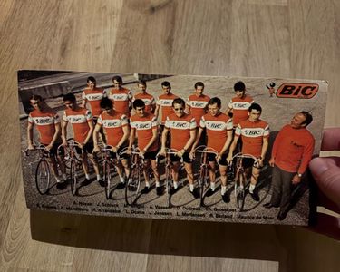 TOUR DE FRANCE Peugeot 504 TEAM BIC et c'est 2 coureurs année 1971 1/43