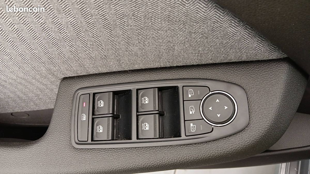 Renault clio tce 90 ch gsr2 techno (image 17)