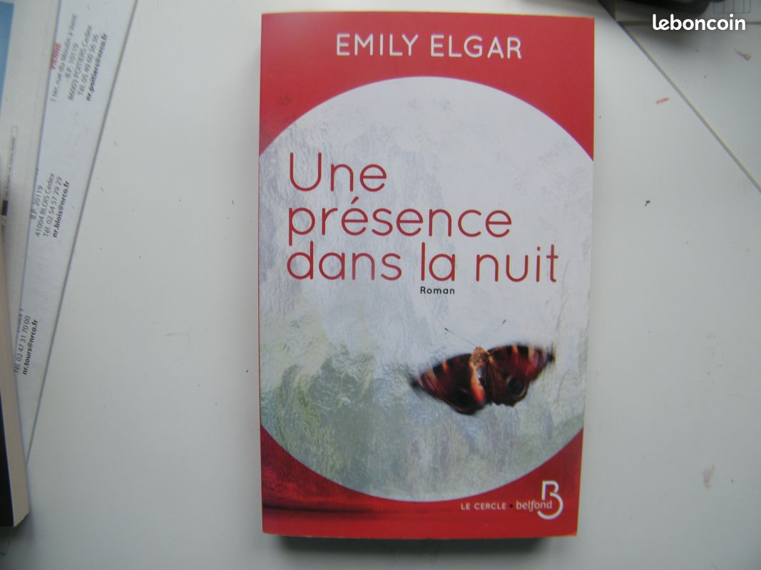 Une presence dans la nuit d'emily elgar broche (image 1)