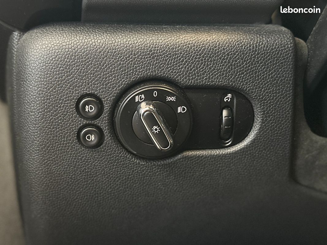 MINI HATCH 3 PORTES F56 Cooper S 192 ch Pack Red Hot Chili / AFFICHAGE TETE HAUTE / TOIT OUVRANT / RADAR ARRIERE (image 28)