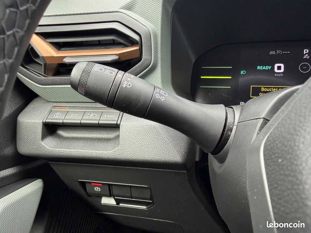 DACIA DUSTER TCe 141cv Hybride 4x2 EDC Extreme - Sièges Volant chauffants / CarPlay / Caméra 360 - (image 35)