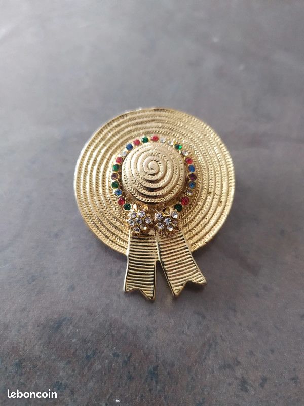 Broche Vintage Dorée Thème Chapeau De Paille - En Alliage Métallique, Occasion En Très Bon état