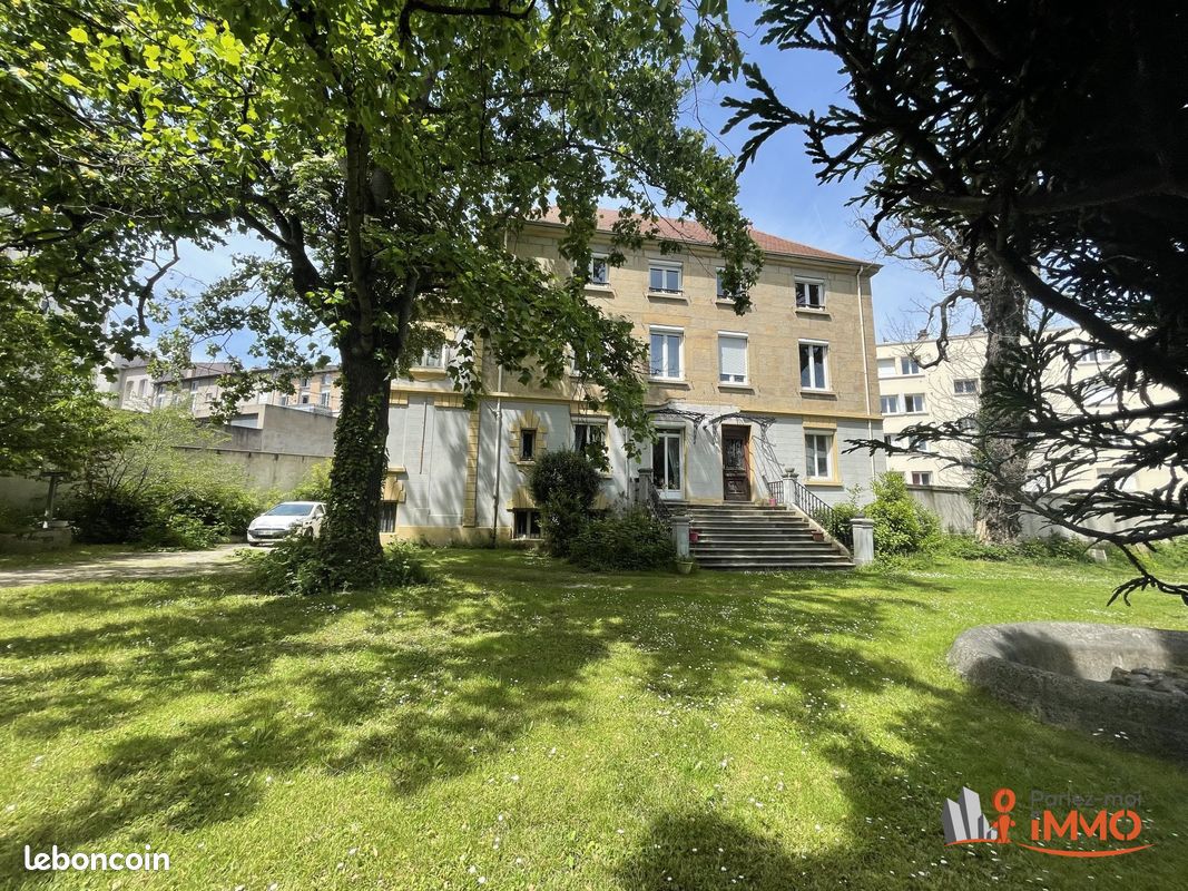 Maison 8 pièces 270 m² · à Saint-Étienne · 270 m² · 375 000 €
