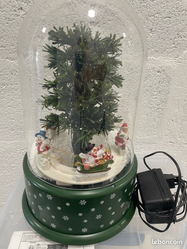 Découvrez le père Noël gonflable LED parfait pour illuminer vos fêtes