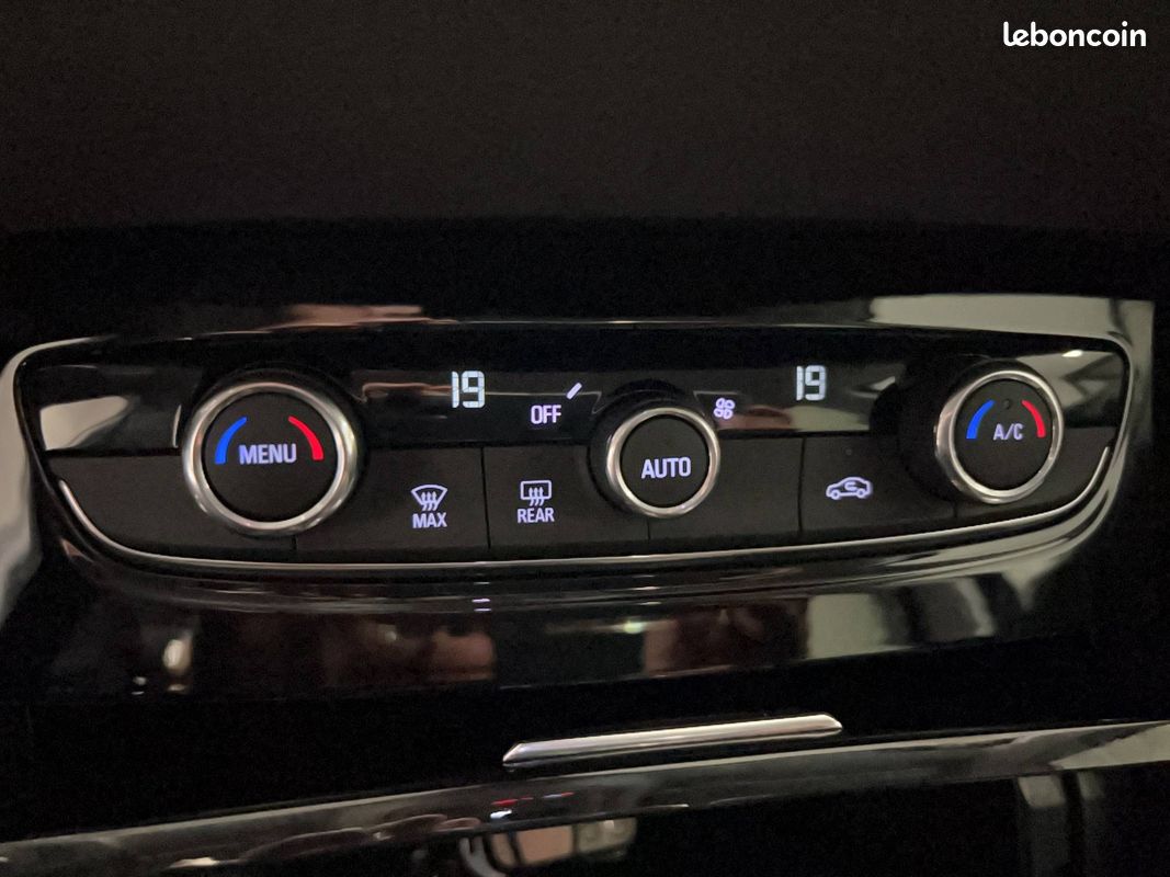 OPEL Grandland X Hybrid4 300 ch AWD BVA8 Ultimate (image 24)