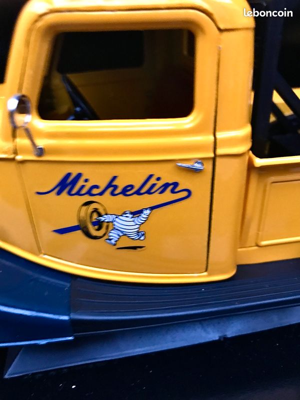 LE440 SOLIDO 82003 Voiture 1/18 1:18 Chevrolet dépanneuse Michelin 1953