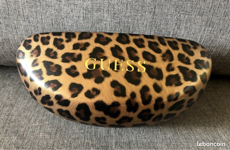 Étui lunettes de soleil Léopard GUESS (image 1)