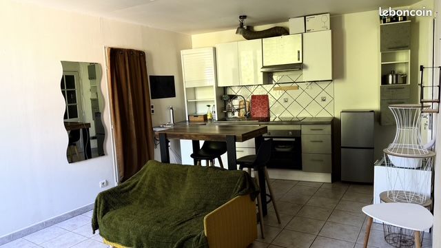 Appartement 3 pièces 40 m² · à La Tour-d'Aigues · 40 m² · 590 €/mois