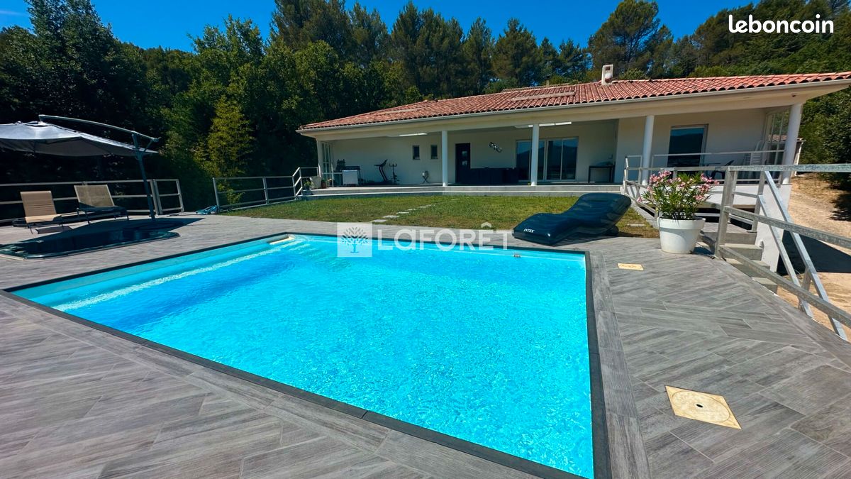 Maison 6 pièces 140 m² · à Cuges-les-Pins · 140 m² · 800 000 €