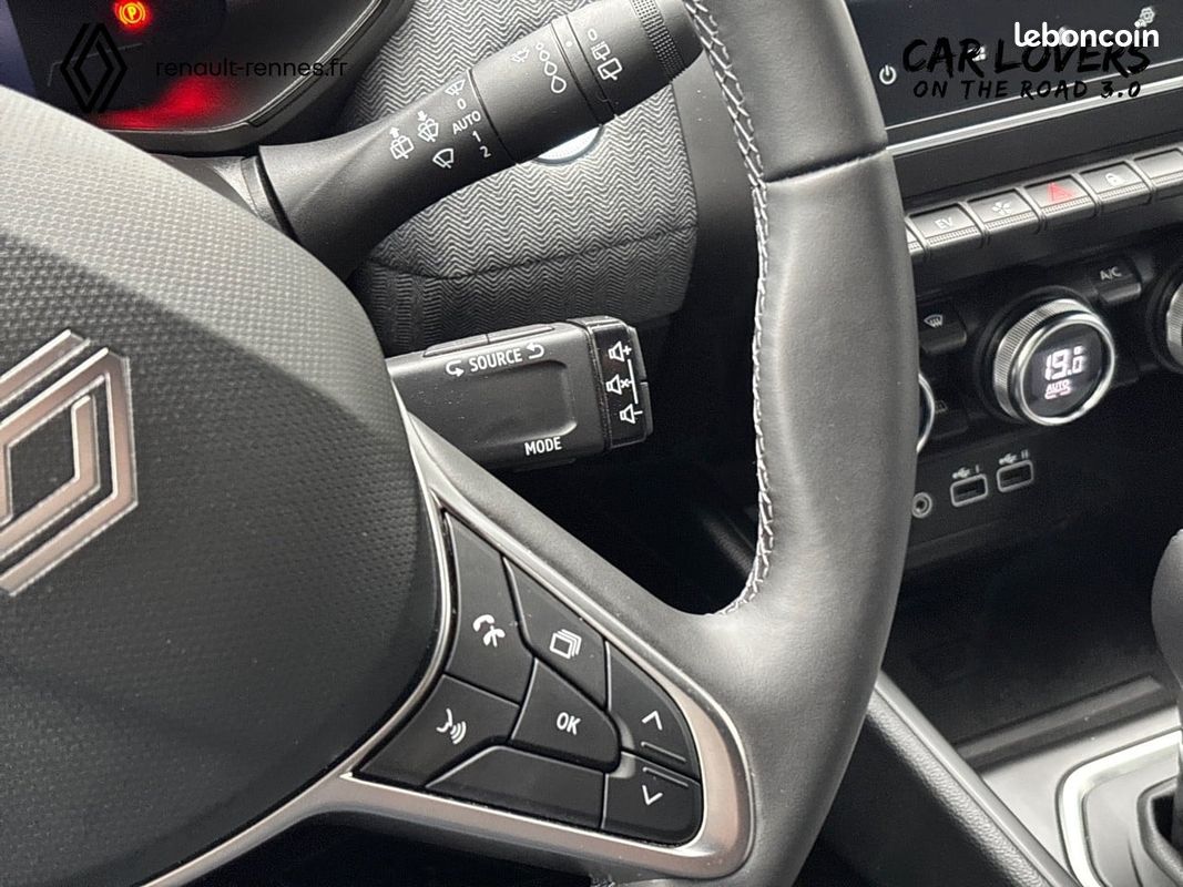 RENAULT Clio E-Tech full hybrid 145 ch GSR2 Techno (image 13)