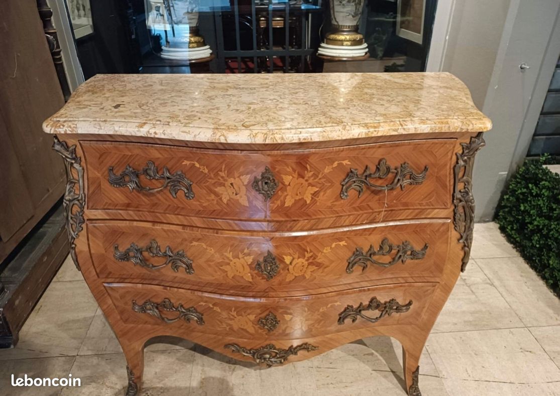 Commode Louis XV En Marqueterie Et Marbre – Style Antique, Plateau Parqueté, XXe